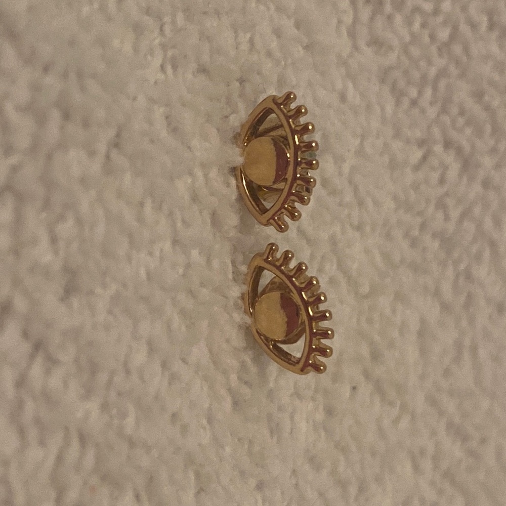 cute eye earrings! gold